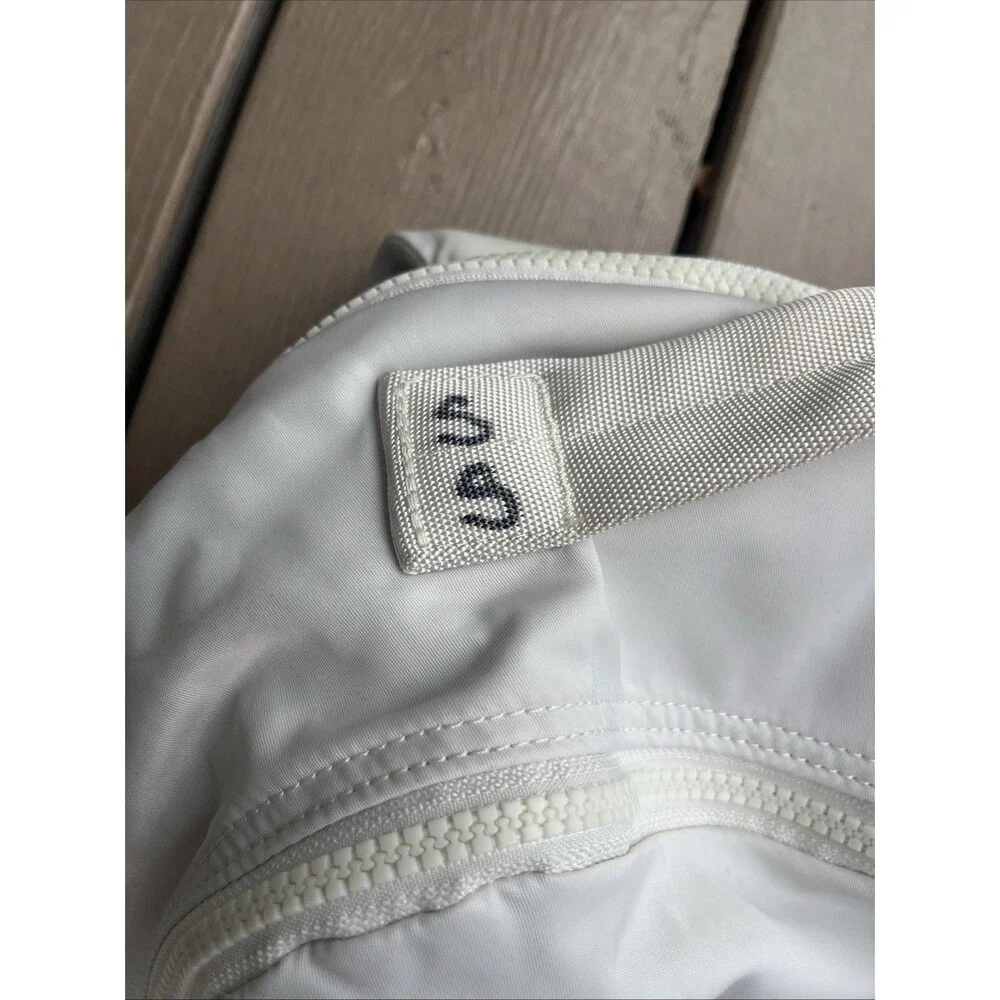 LULULEMON Fast Track Bag 2.0 10L Convertible Crossbody Backpack White Colored